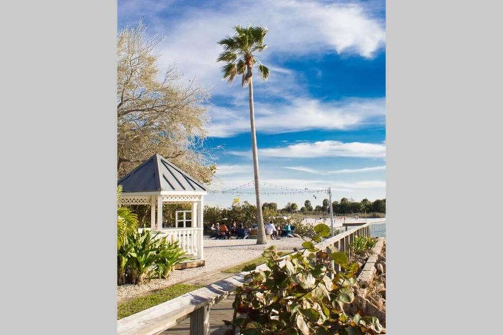 Sea Spray, Studio 114, Beach Steps Away! Pool+Wifi Ruskin Exterior photo