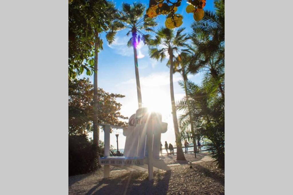 Sea Spray, Studio 114, Beach Steps Away! Pool+Wifi Ruskin Exterior photo