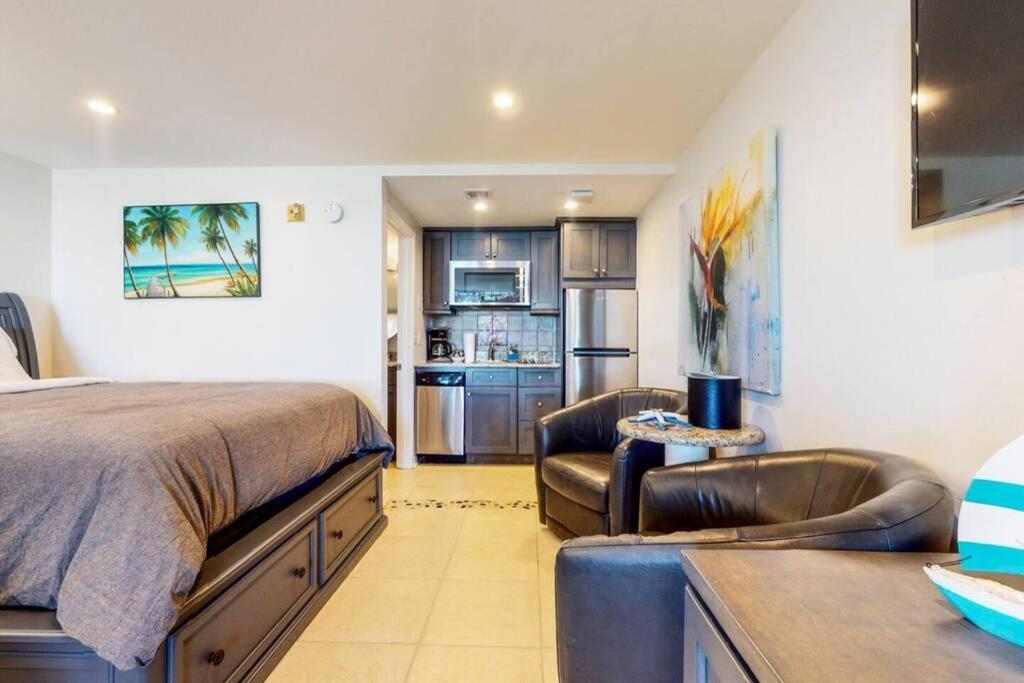Sea Spray, Studio 114, Beach Steps Away! Pool+Wifi Ruskin Exterior photo